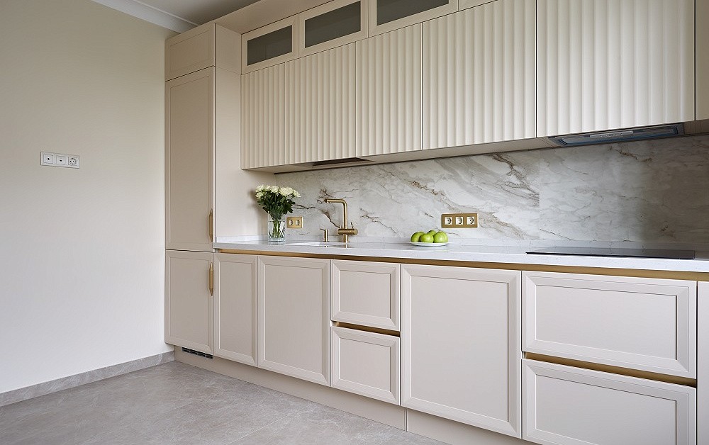 Лёгкая и функциональная кухня в стиле ар-деко