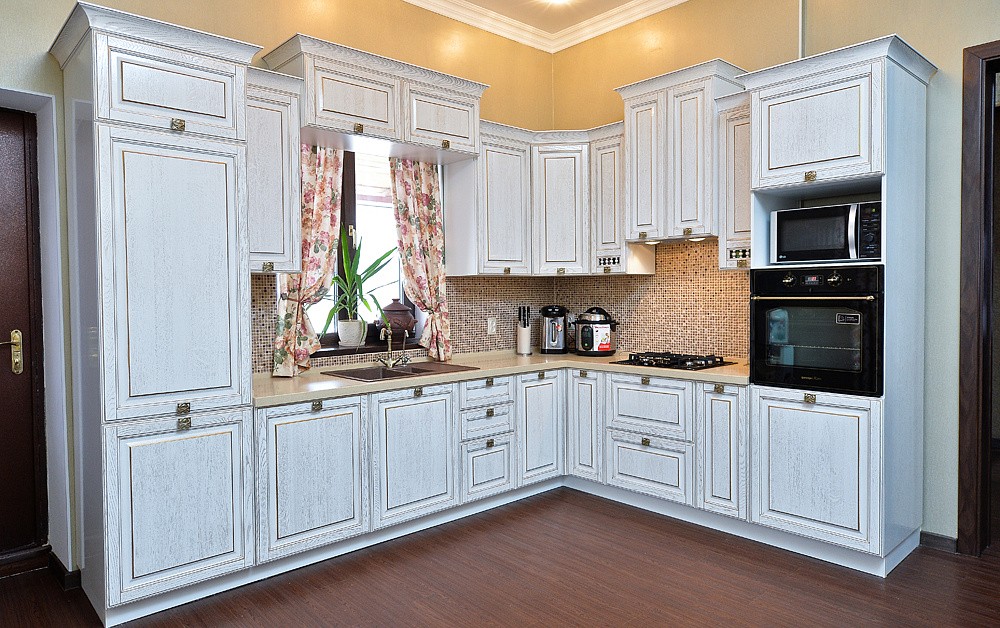 Кухня Виконт белый с золотой патиной