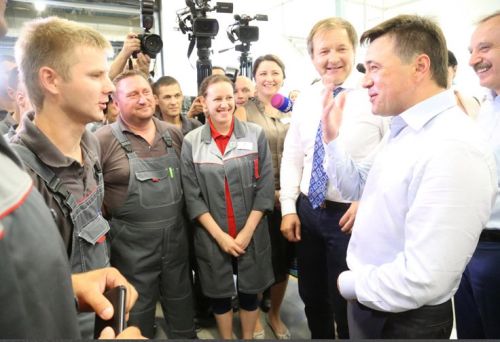 Губернатор московской области Андрей Воробьев посетил производство компании «Кухонный Двор». 
