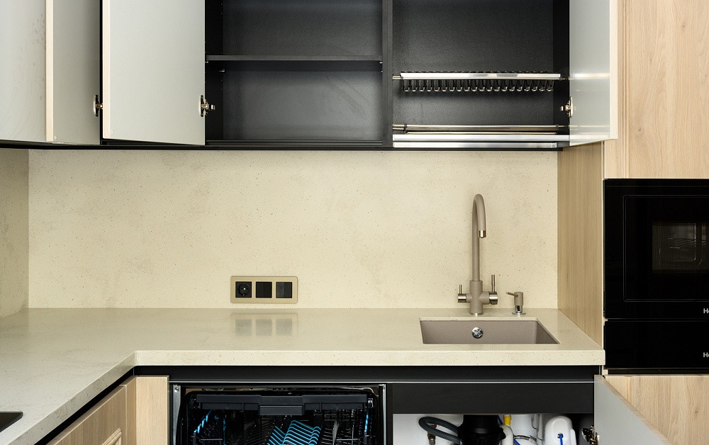 Кухня для ТВ-проекта «Квартирный Вопрос» в духе Стокгольма