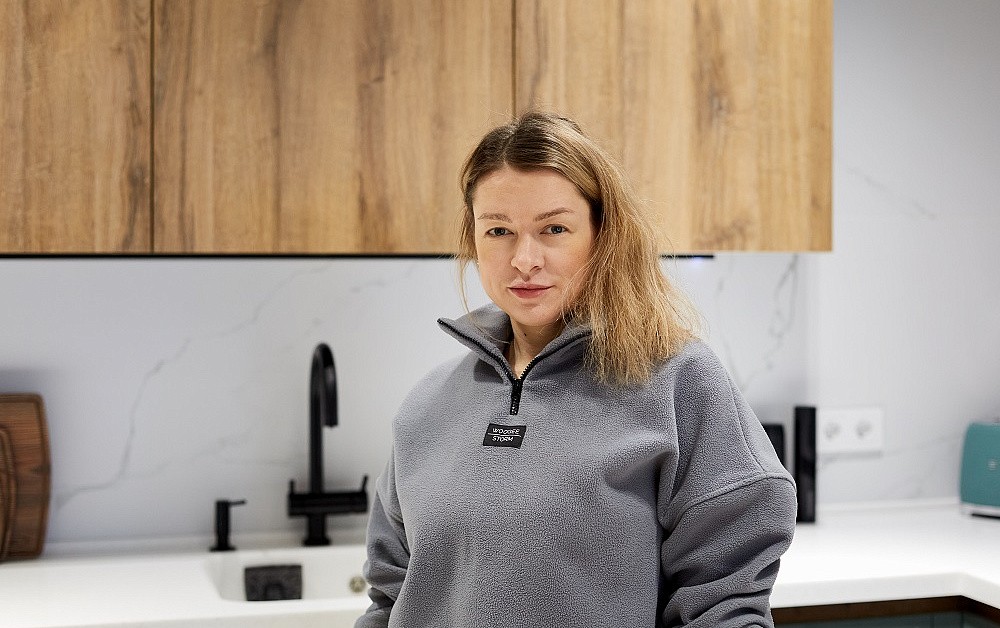 Умная кухня с интегрированным винным стеллажом