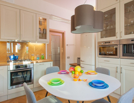 Бежевая кухня в Санкт-Петербурге