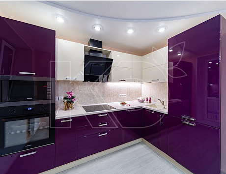 Яркие угловые кухни