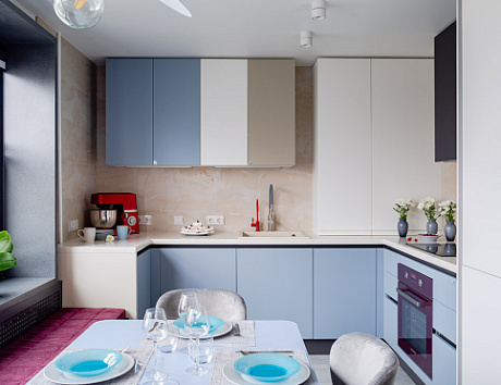 Светлая кухня в Мурманске