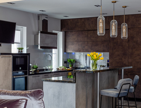 Кухня в темных тонах