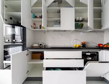 Светлая кухня в Сочи