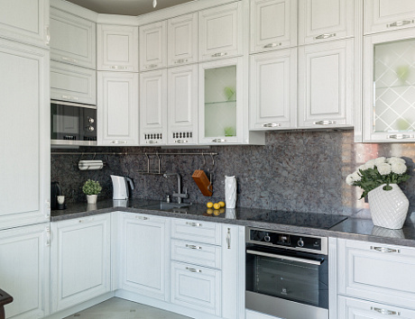 Светлая кухня в Санкт-Петербурге