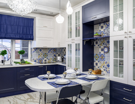 Светлая кухня в Санкт-Петербурге