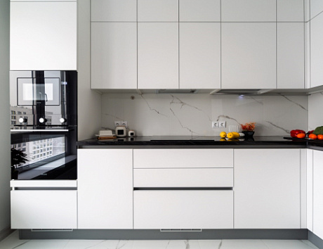 Оформление интерьера светлой кухни