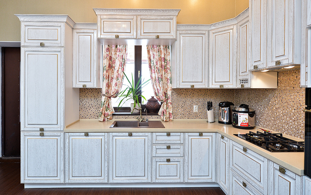 Кухня Виконт белый с золотой патиной